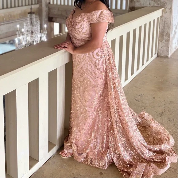 Elegant Off-Shoulder Lace Prom Dress - Picture 2 of 3